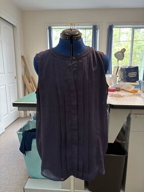 Loft women’s sleeveless popover top, navy blue, size L, fully lined